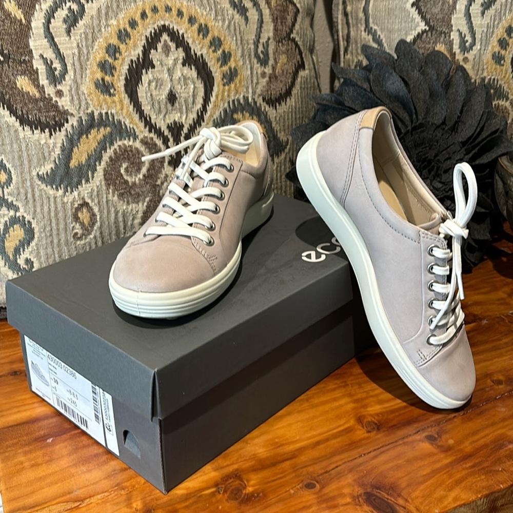 ECCO Soft Women’s Grey Rose - worn once - US 8-8.5
